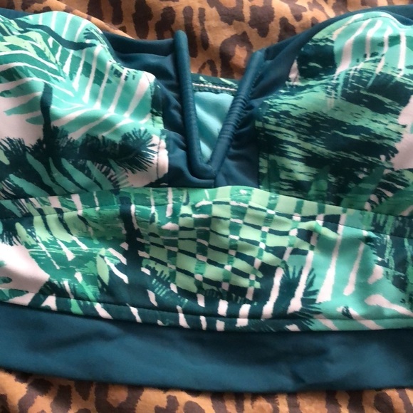 𝅺Mossimo XL green floral bikini top slightly padded push up with underwire - Picture 9 of 12